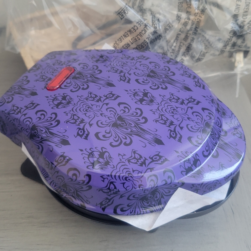 Disney Haunted Mansion Waffle Maker - Black and Purple New in Box - Picture 4 of 5